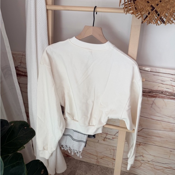 Alo Yoga Cropped Sweatshirt – Cream - Picture 3 of 3